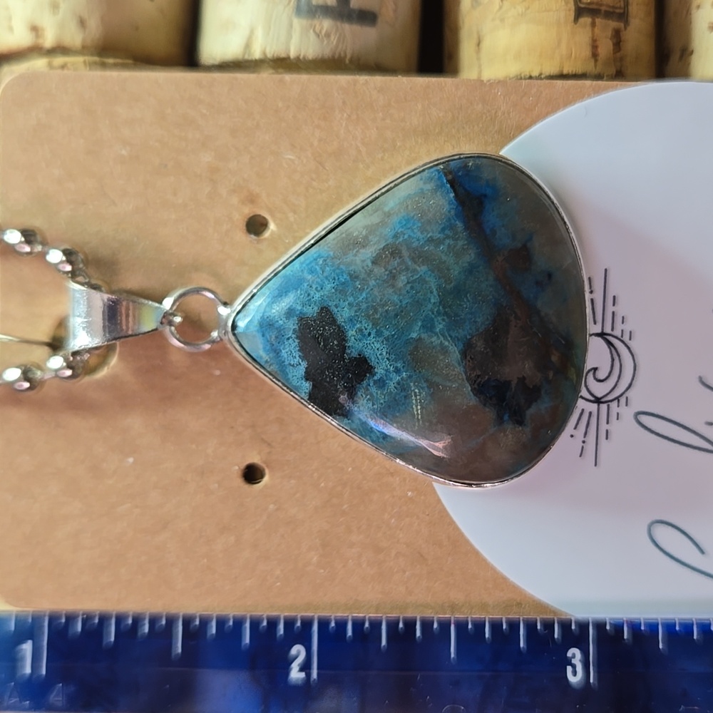 Quantum Quatro pendant NWOT #388